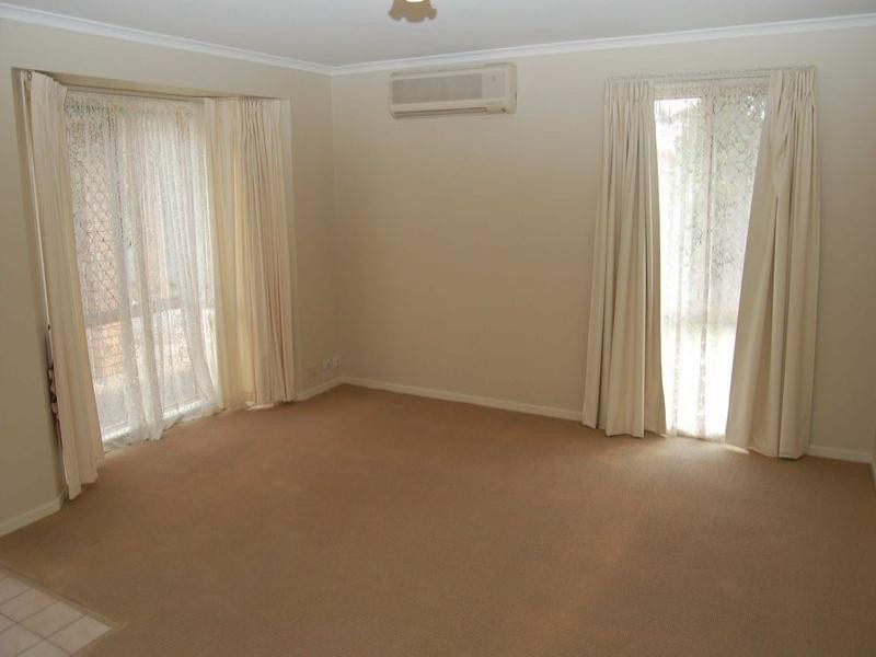 4 Fernhaven Court, Regents Park QLD 4118