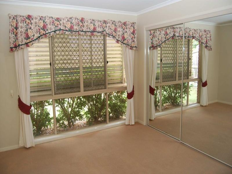 4 Fernhaven Court, Regents Park QLD 4118