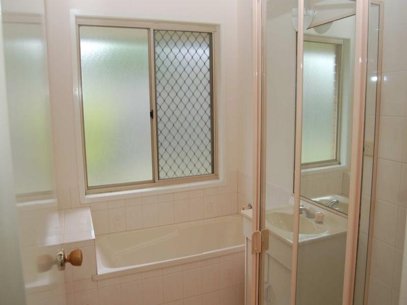 4 Fernhaven Court, Regents Park QLD 4118