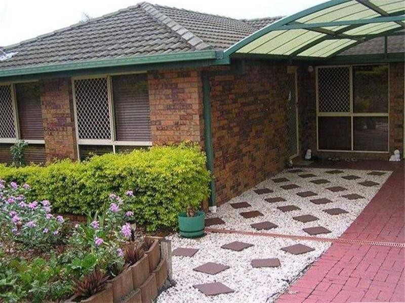 77 Middle Road, Hillcrest QLD 4118