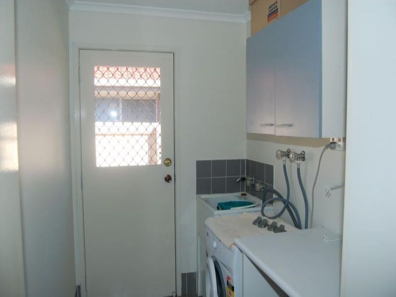 77 Middle Road, Hillcrest QLD 4118