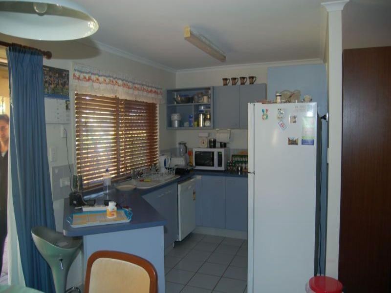 77 Middle Road, Hillcrest QLD 4118
