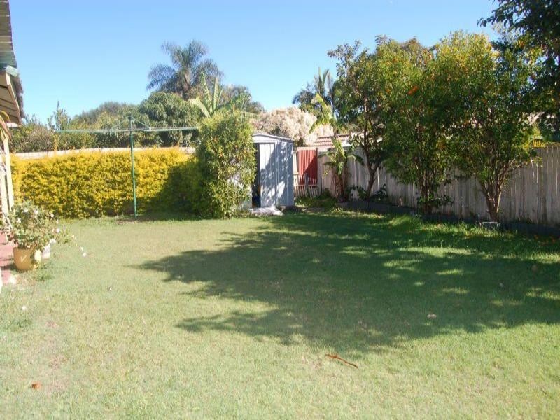 77 Middle Road, Hillcrest QLD 4118