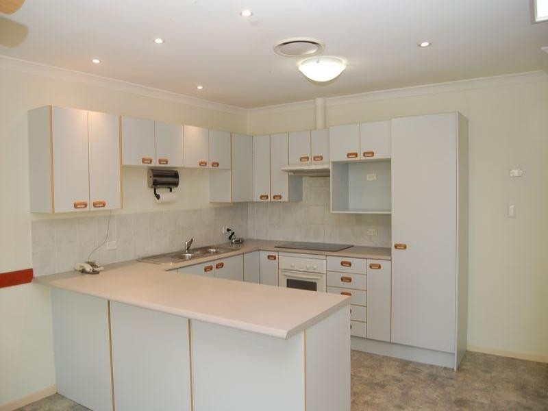 5 Hillview Drive, Hillcrest QLD 4118