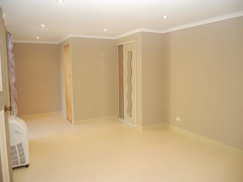 5 Hillview Drive, Hillcrest QLD 4118