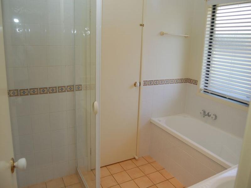 5 Hillview Drive, Hillcrest QLD 4118