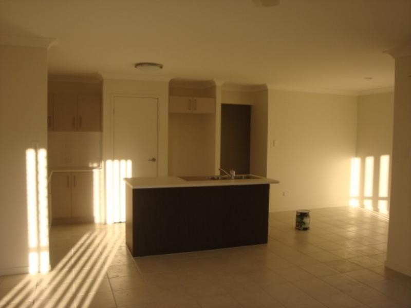 8 Devereaux, Boronia Heights QLD 4124