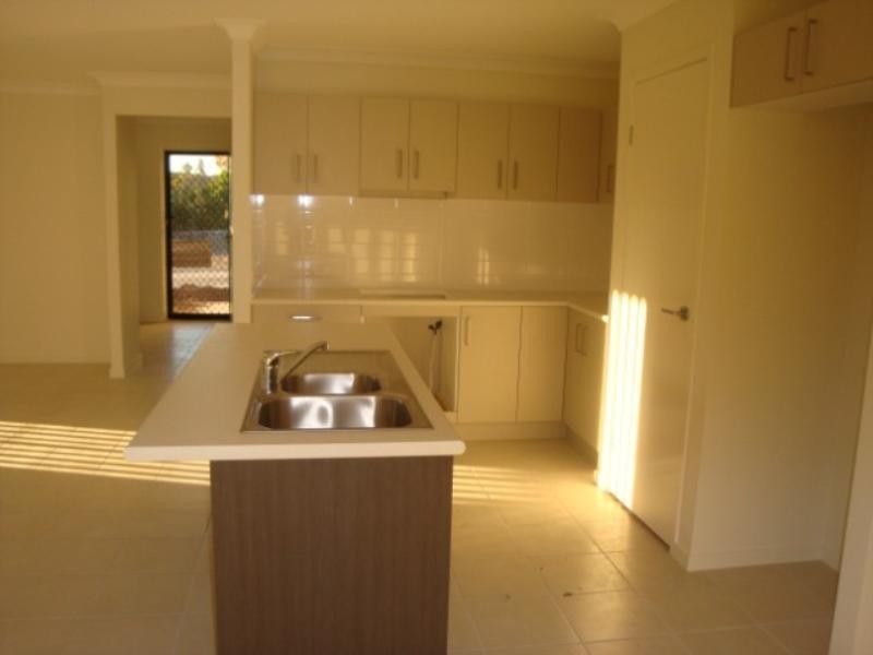 8 Devereaux, Boronia Heights QLD 4124