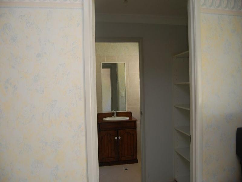 11 Hyde Court, Munruben QLD 4125