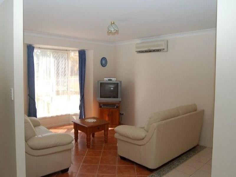 8 Mandeville Place, Regents Park QLD 4118