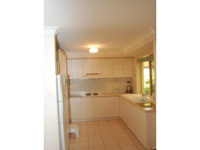 8 Mandeville Place, Regents Park QLD 4118