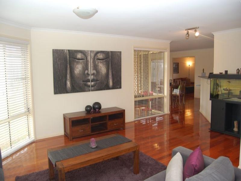 15 Standford Place, Regents Park QLD 4118