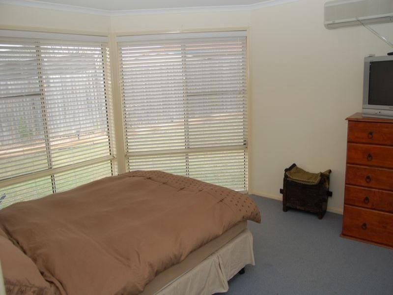 15 Standford Place, Regents Park QLD 4118