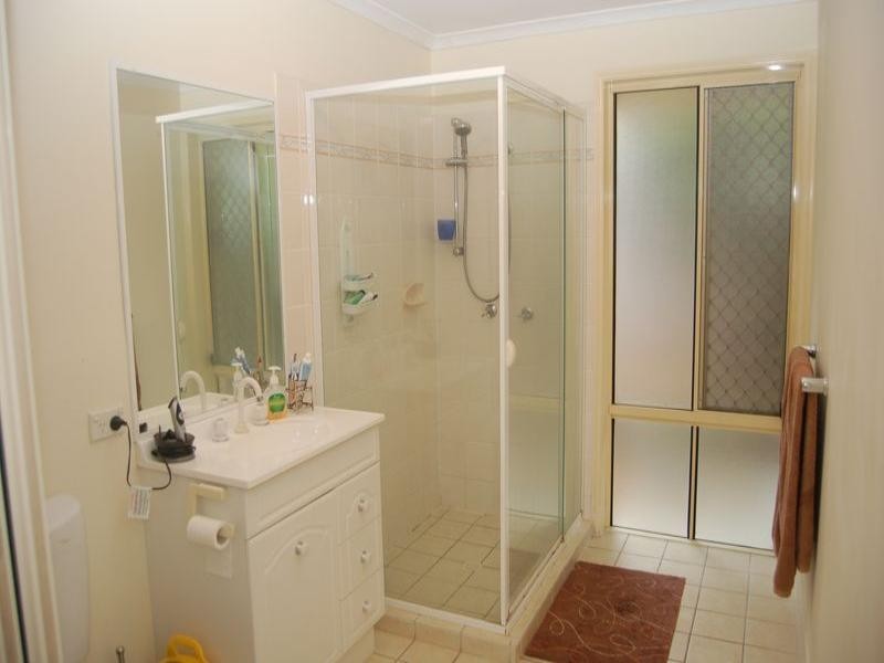 15 Standford Place, Regents Park QLD 4118