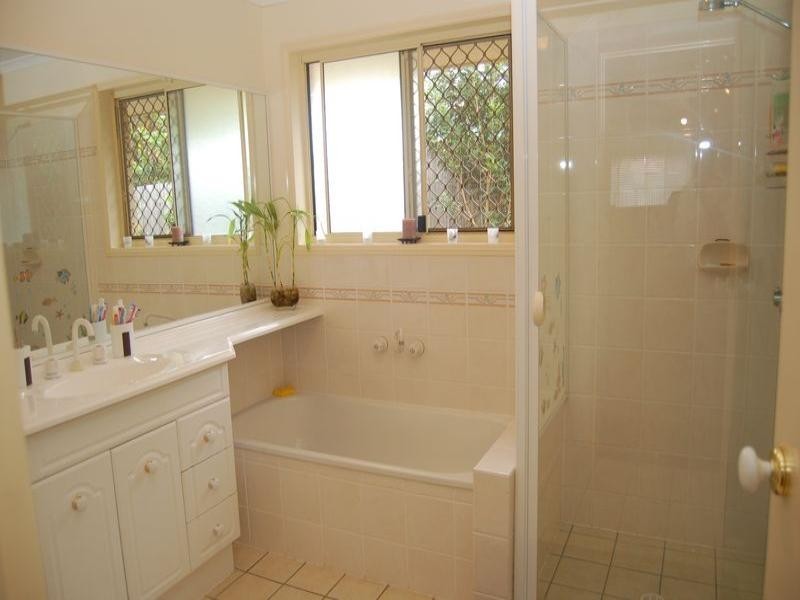 15 Standford Place, Regents Park QLD 4118