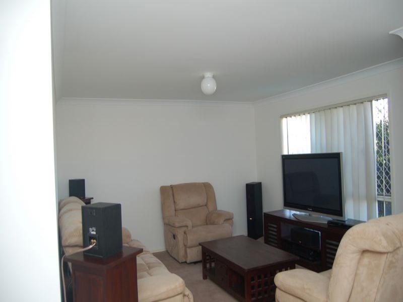 6 Rainbow Court, Regents Park QLD 4118