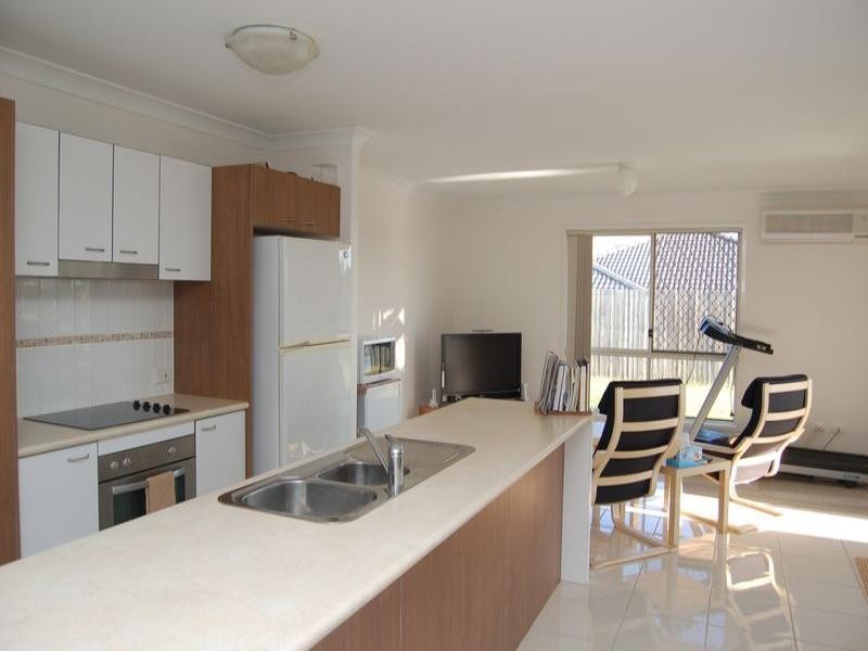 6 Rainbow Court, Regents Park QLD 4118