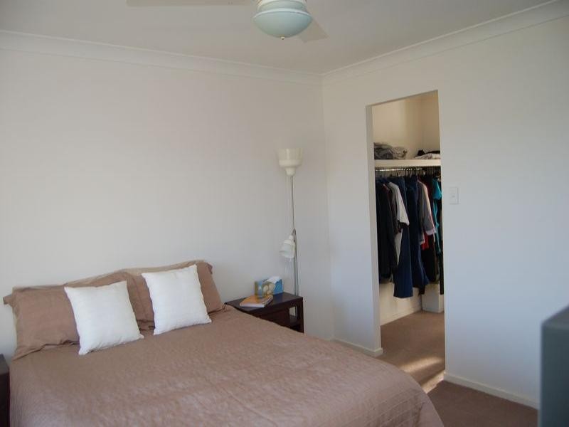 6 Rainbow Court, Regents Park QLD 4118