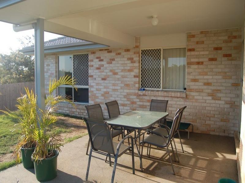 6 Rainbow Court, Regents Park QLD 4118