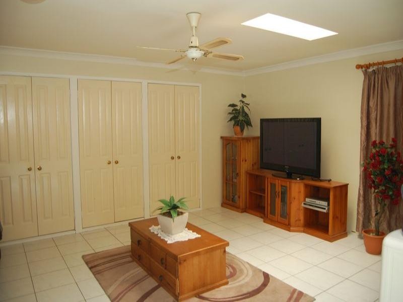 5 Matson Avenue, Regents Park QLD 4118