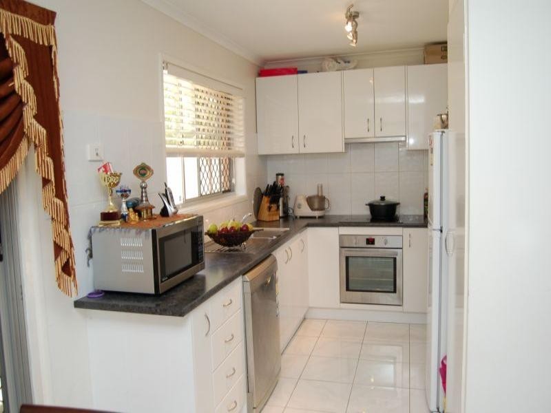 39 Conifer Street, Hillcrest QLD 4118