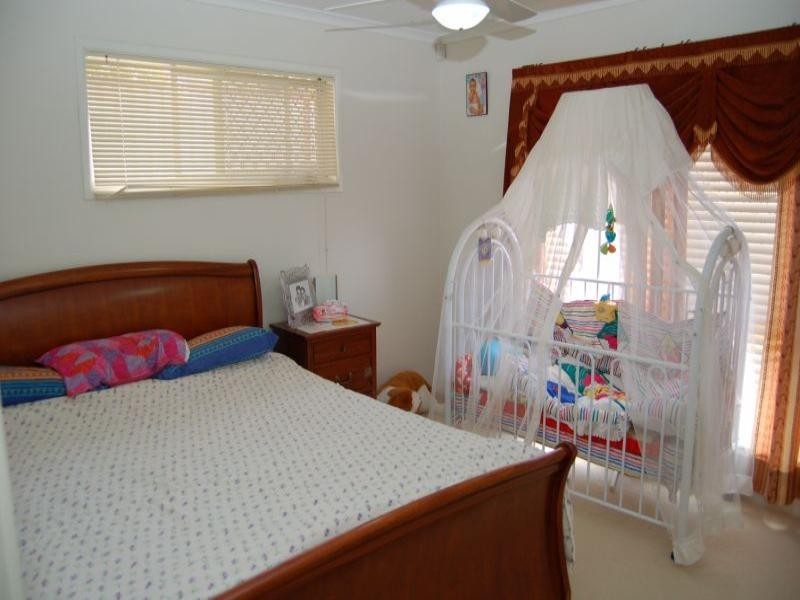 39 Conifer Street, Hillcrest QLD 4118
