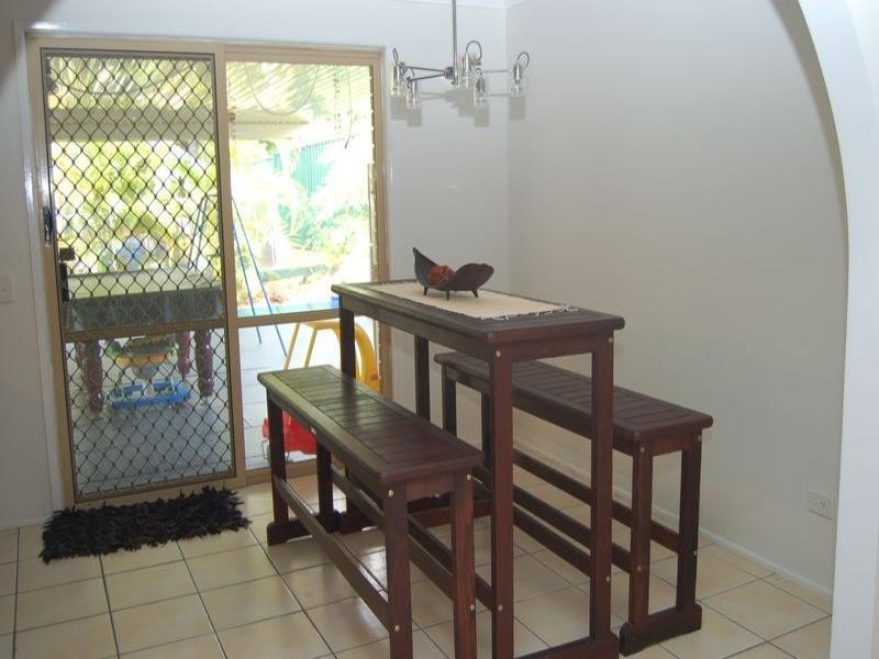 8 Danvers Court, Hillcrest QLD 4118