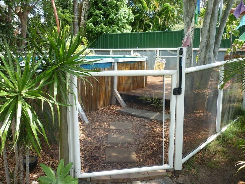 8 Danvers Court, Hillcrest QLD 4118