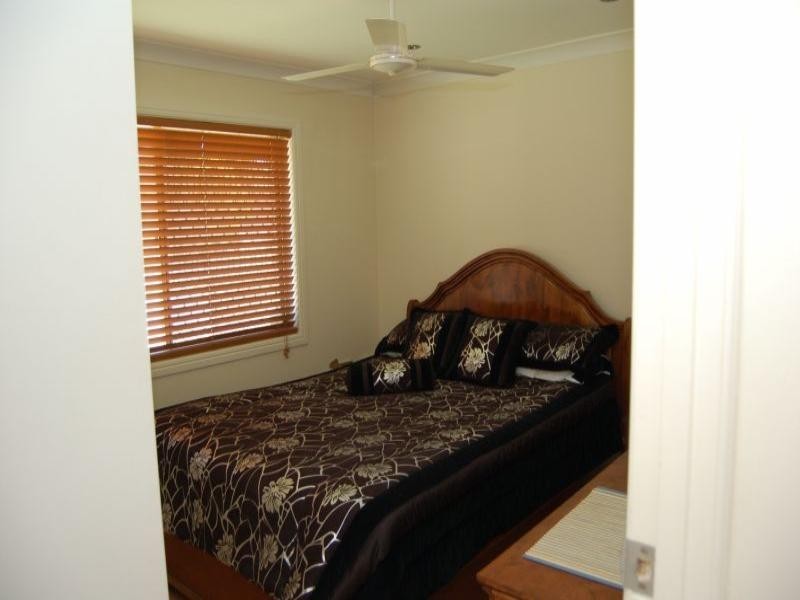 21 Silvertop Street, Hillcrest QLD 4118