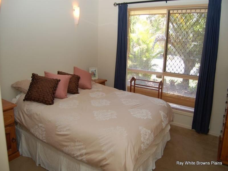 68 Bushland Drive, Regents Park QLD 4118
