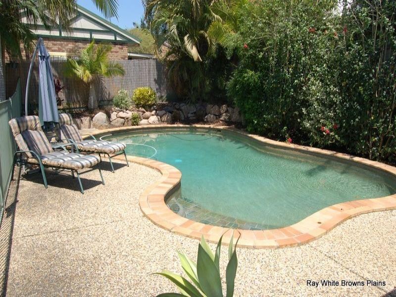 68 Bushland Drive, Regents Park QLD 4118