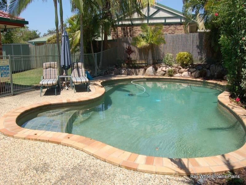 68 Bushland Drive, Regents Park QLD 4118