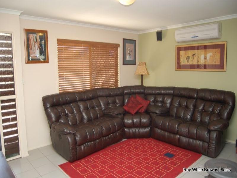 3 Stangate Street, Hillcrest QLD 4118