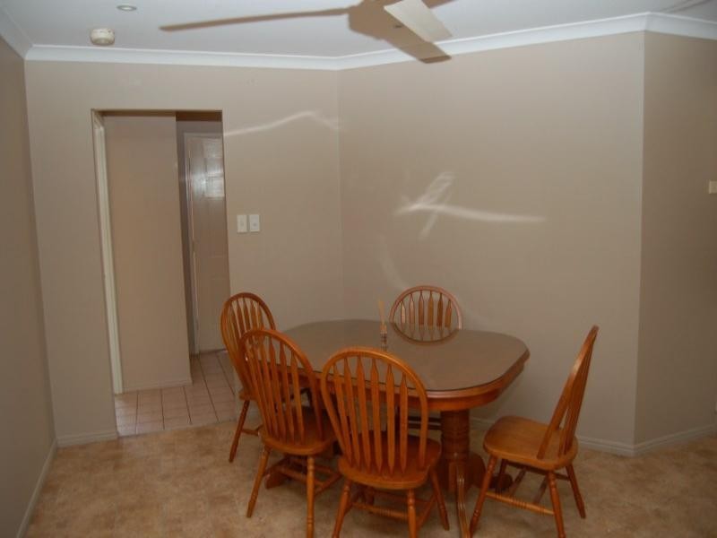 8 Isaac Court, Hillcrest QLD 4118