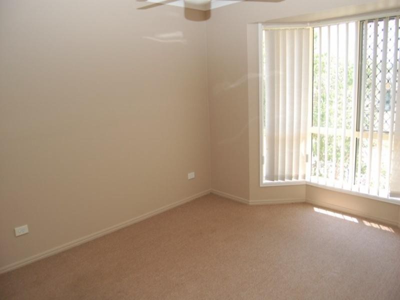 8 Isaac Court, Hillcrest QLD 4118