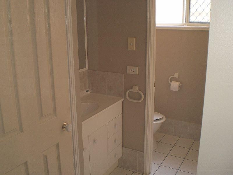 8 Isaac Court, Hillcrest QLD 4118