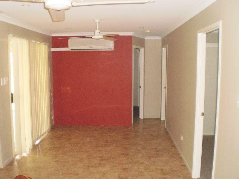 8 Isaac Court, Hillcrest QLD 4118