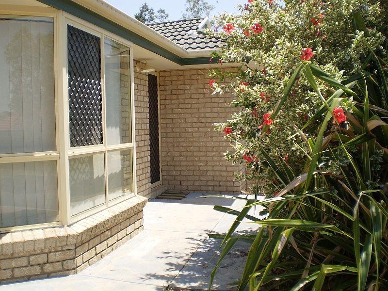 8 Isaac Court, Hillcrest QLD 4118