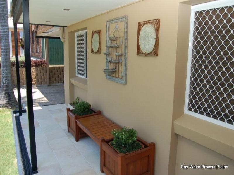 24 Pine Street, Hillcrest QLD 4118