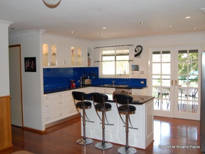 24 Pine Street, Hillcrest QLD 4118