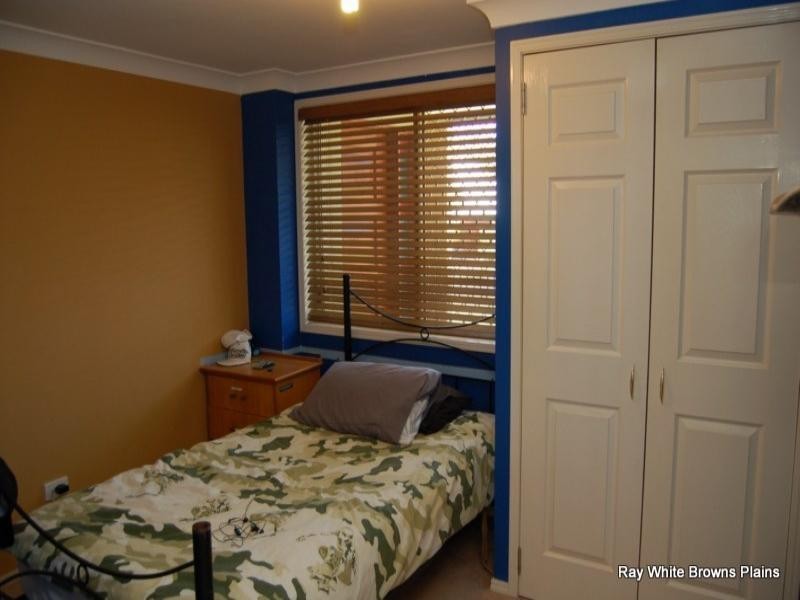 24 Pine Street, Hillcrest QLD 4118