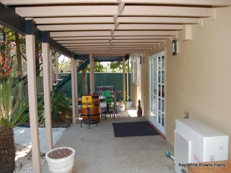 24 Pine Street, Hillcrest QLD 4118