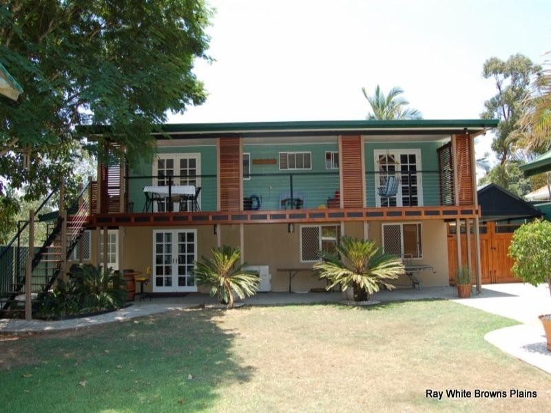 24 Pine Street, Hillcrest QLD 4118