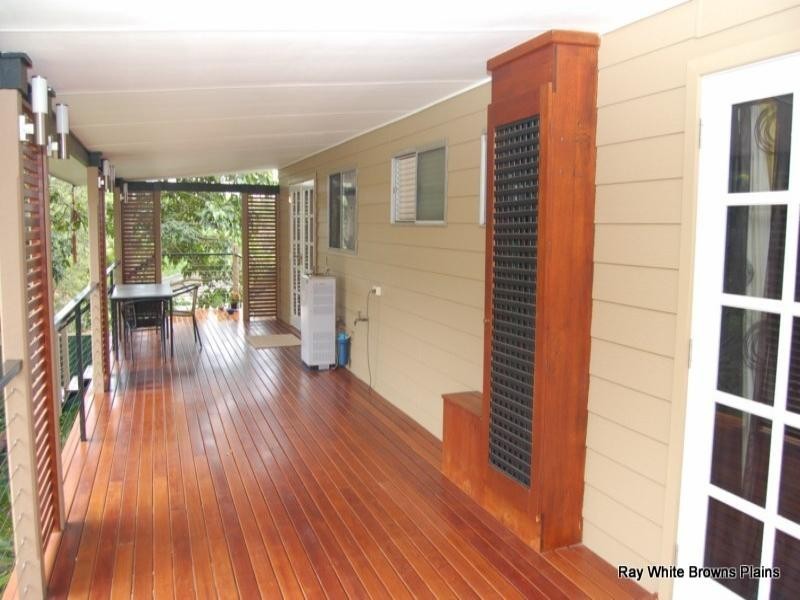 24 Pine Street, Hillcrest QLD 4118