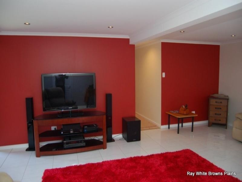 24 Pine Street, Hillcrest QLD 4118