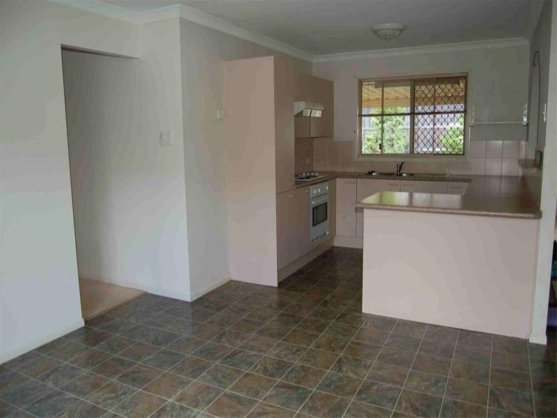 8 Sonorous Close, Regents Park QLD 4118