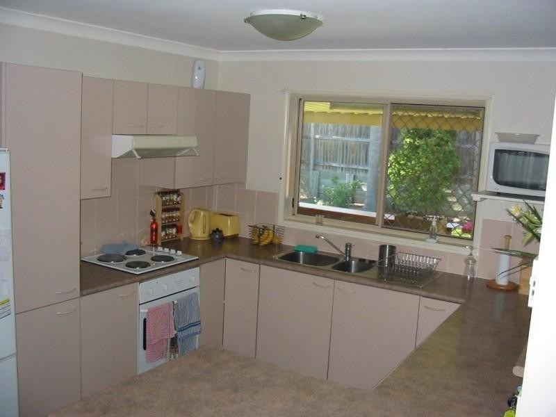 8 Sonorous Close, Regents Park QLD 4118