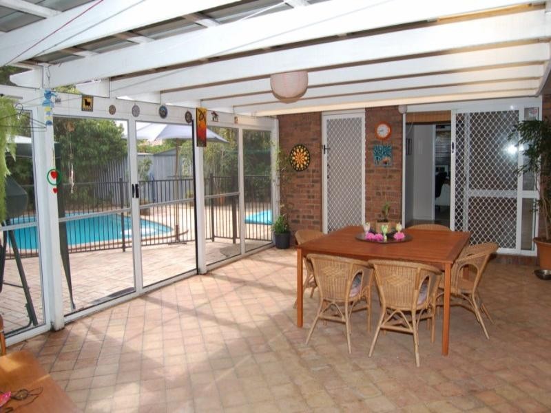 4 Kingvale Street, Regents Park QLD 4118