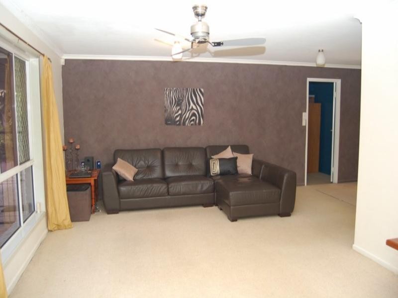 4 Kingvale Street, Regents Park QLD 4118