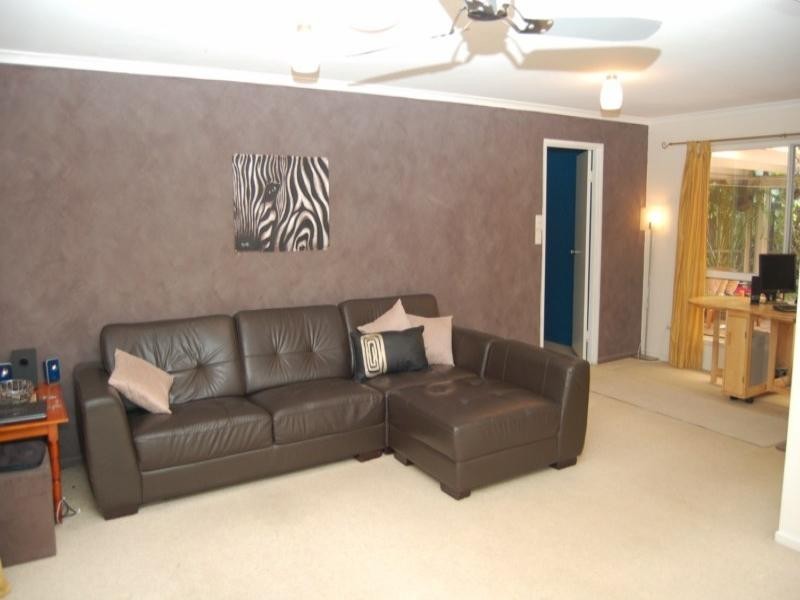 4 Kingvale Street, Regents Park QLD 4118